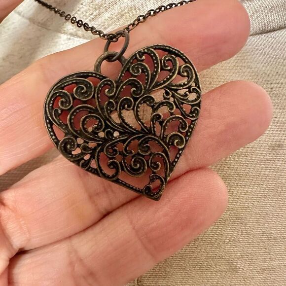 Bronze tone heart pendant necklace - Picture 2 of 7